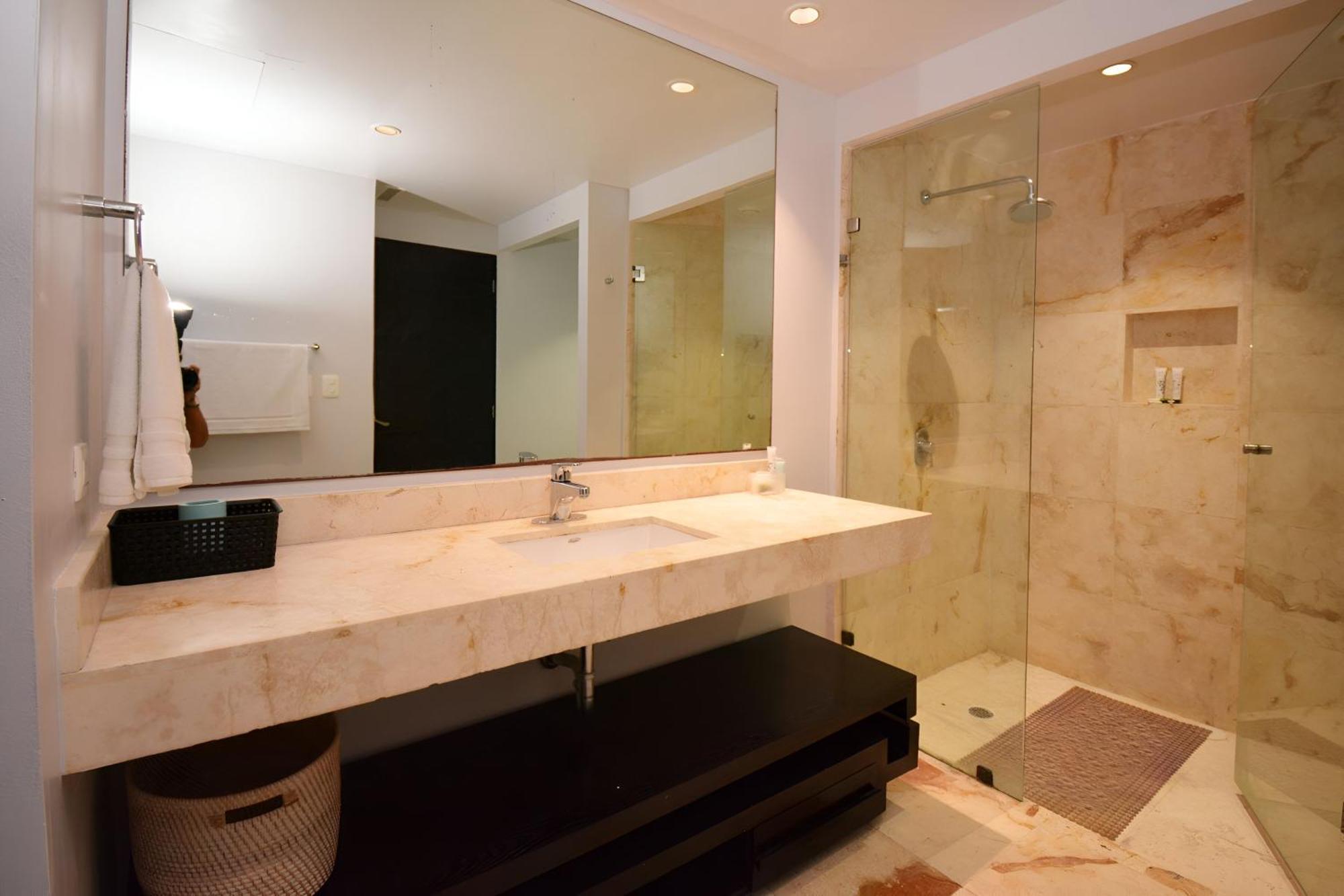 Apartamento Beachfront Location At Elements Playa del Carmen